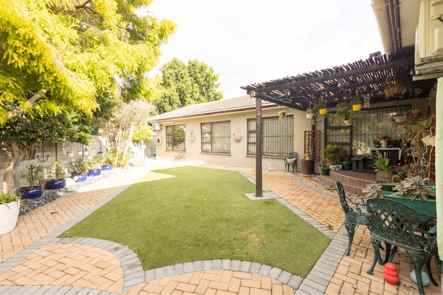 5 Bedroom Property for Sale in Ferndale Western Cape